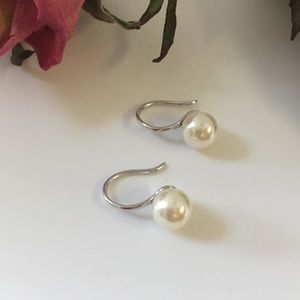 Sterling silver pearl earring